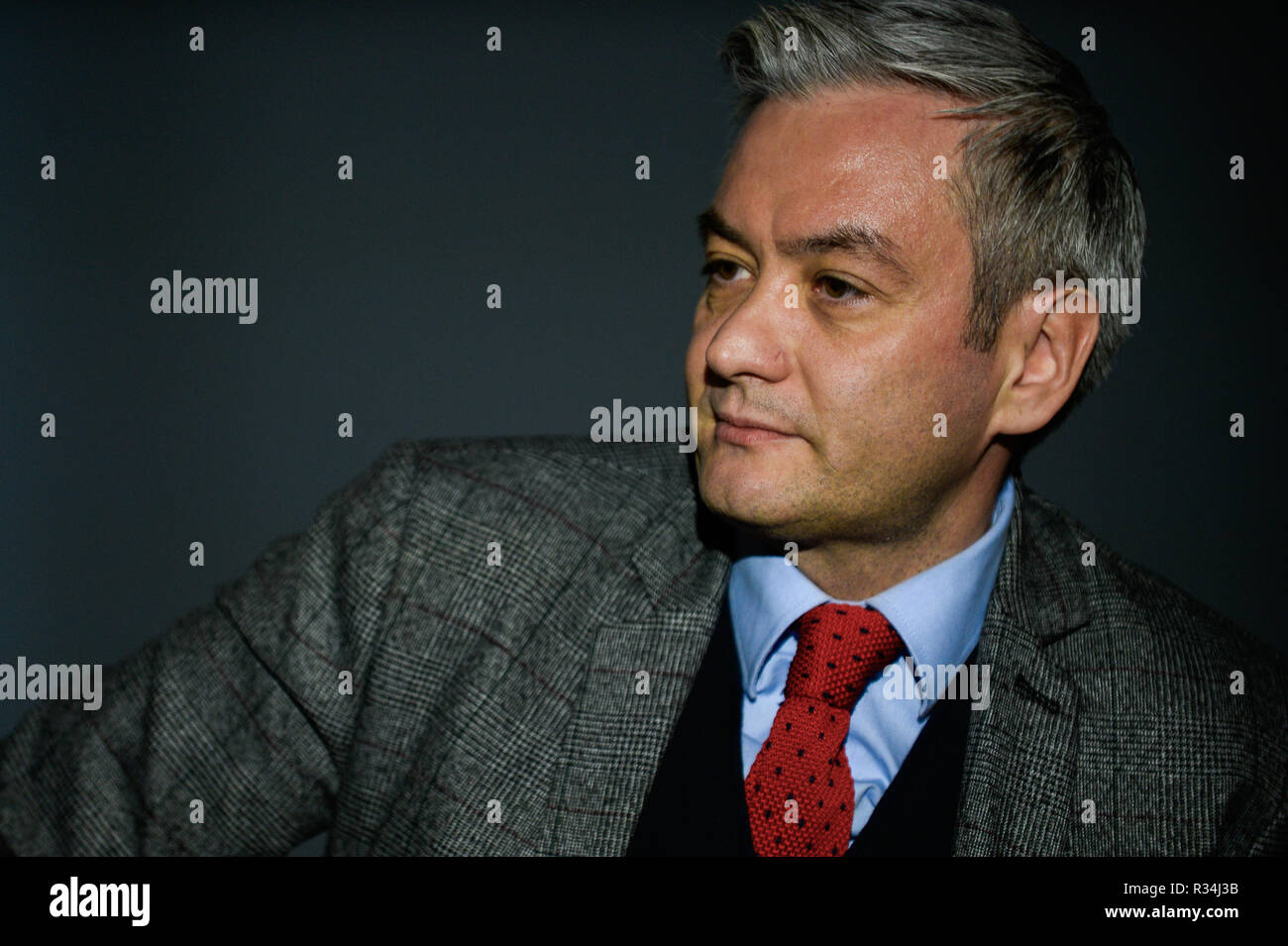 Robert Biedron, einer polnischen LGBT-Aktivist, Politiker und ehemaliger Bürgermeister von Slupsk gesehen an der offenen Augen Gipfel. Robert Biedron, war der erste offen schwule Bürgermeister, die jemals in Polen. Im September 2018 startete er seine namenlose Bewegung und seinen ersten Wahltest Europawahlen wird nächsten Mai, durch die polnischen Parlamentswahlen im Jahr später- und Präsidentschaftswahlen im Jahr 2020 folgte. Stockfoto