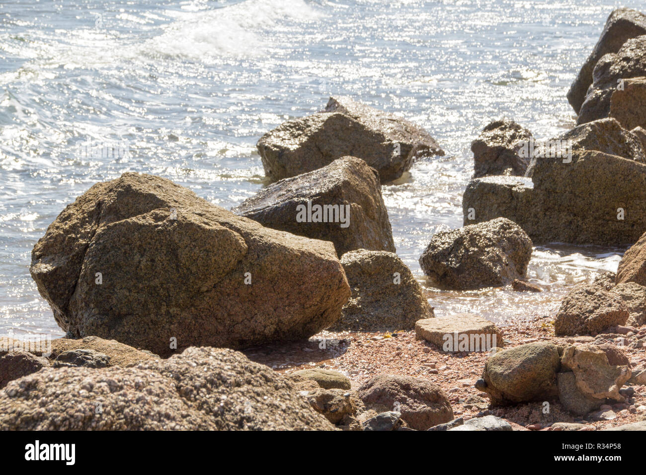 Sinaa, Ägypten - November 4, 2018: - Foto für die Küste des Roten Meeres in der ägyptischen Stadt Sinaa, die Wasser zeigen und einige Felsen. Stockfoto