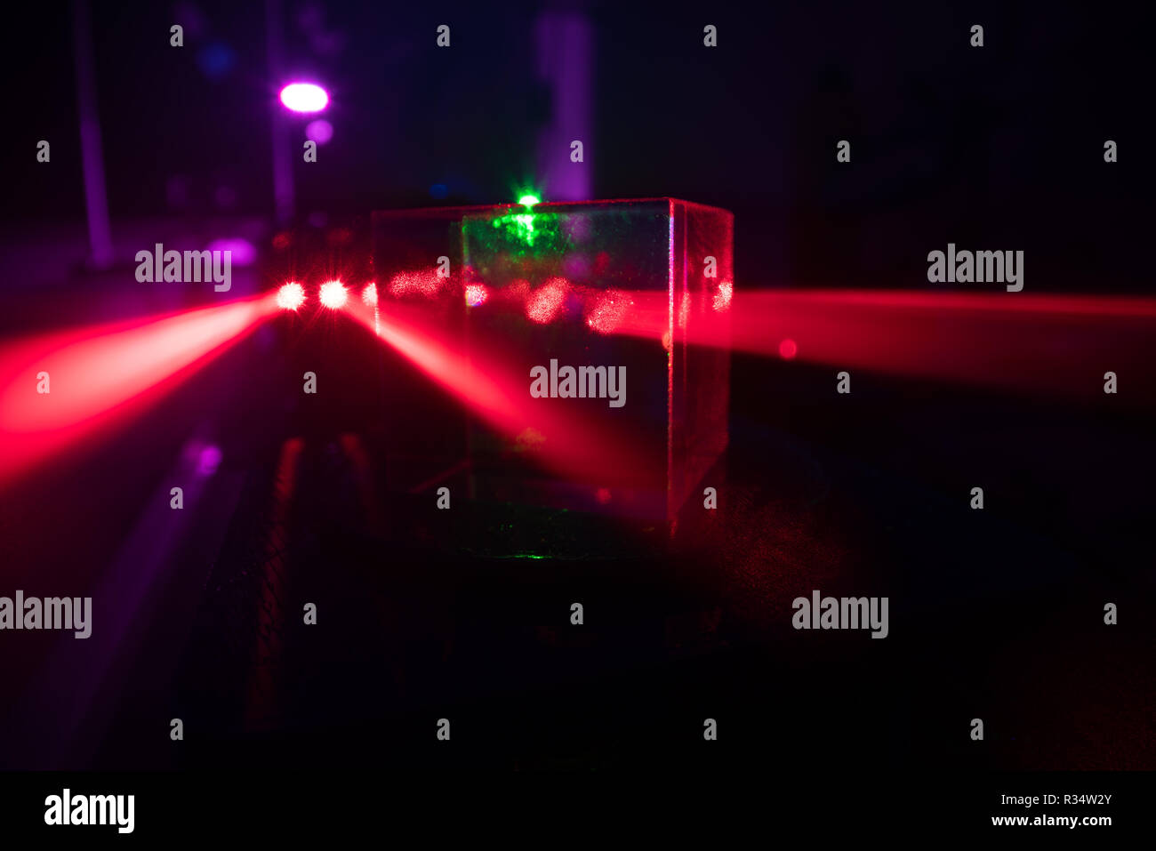 Strahl, Forschung, Experiment, Wissenschaft, Laser, Physik, Labor, Labor, Licht, Universität, Optik, optischen, Energie, Test, Ausrüstung, Studie, Wissenschaft, Stockfoto