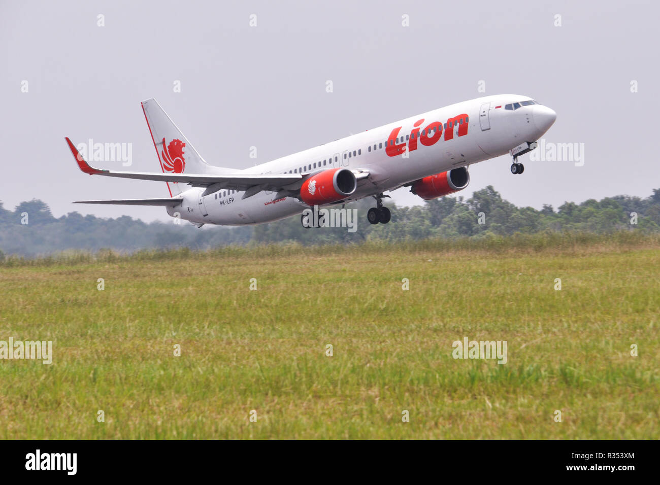 Ein Flugzeug der indonesischen Fluggesellschaften Lion Air aus Hang Nadim Airport, Batam nahm Stockfoto