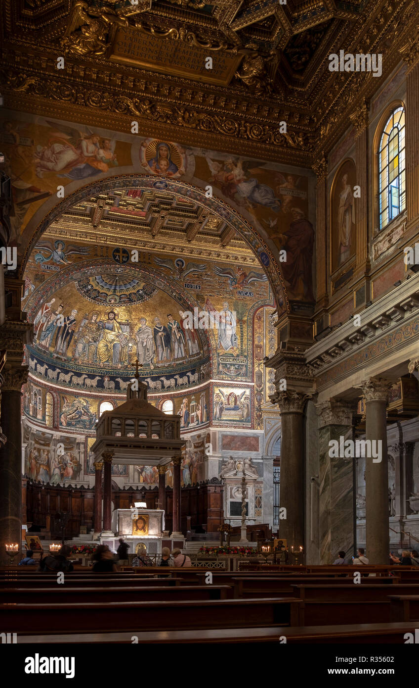 Rom, Roma, Santa Maria in Trastevere, Altarbaldachin und Mosaiken in der Apsis, 12. Jahrhundert Stockfoto