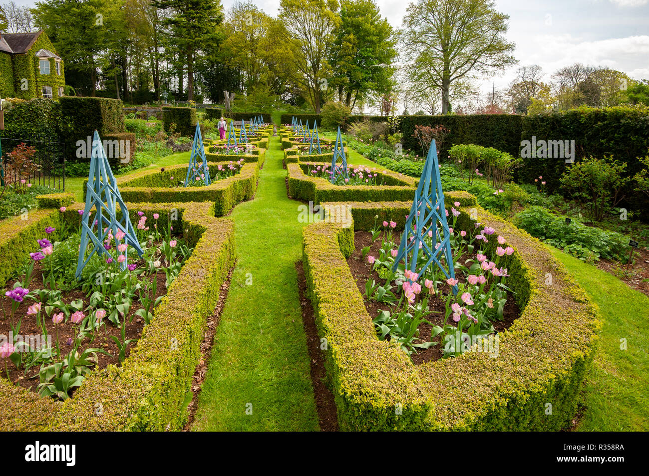 Formale Garten Der Fruhling Zeigt Formgeholze Formen Ordentlich