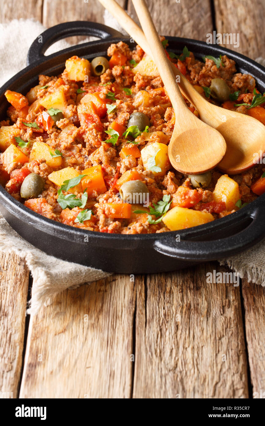 Picadillo Rezept Hackfleisch, Karotten und Kartoffeln in Tomatensauce ...