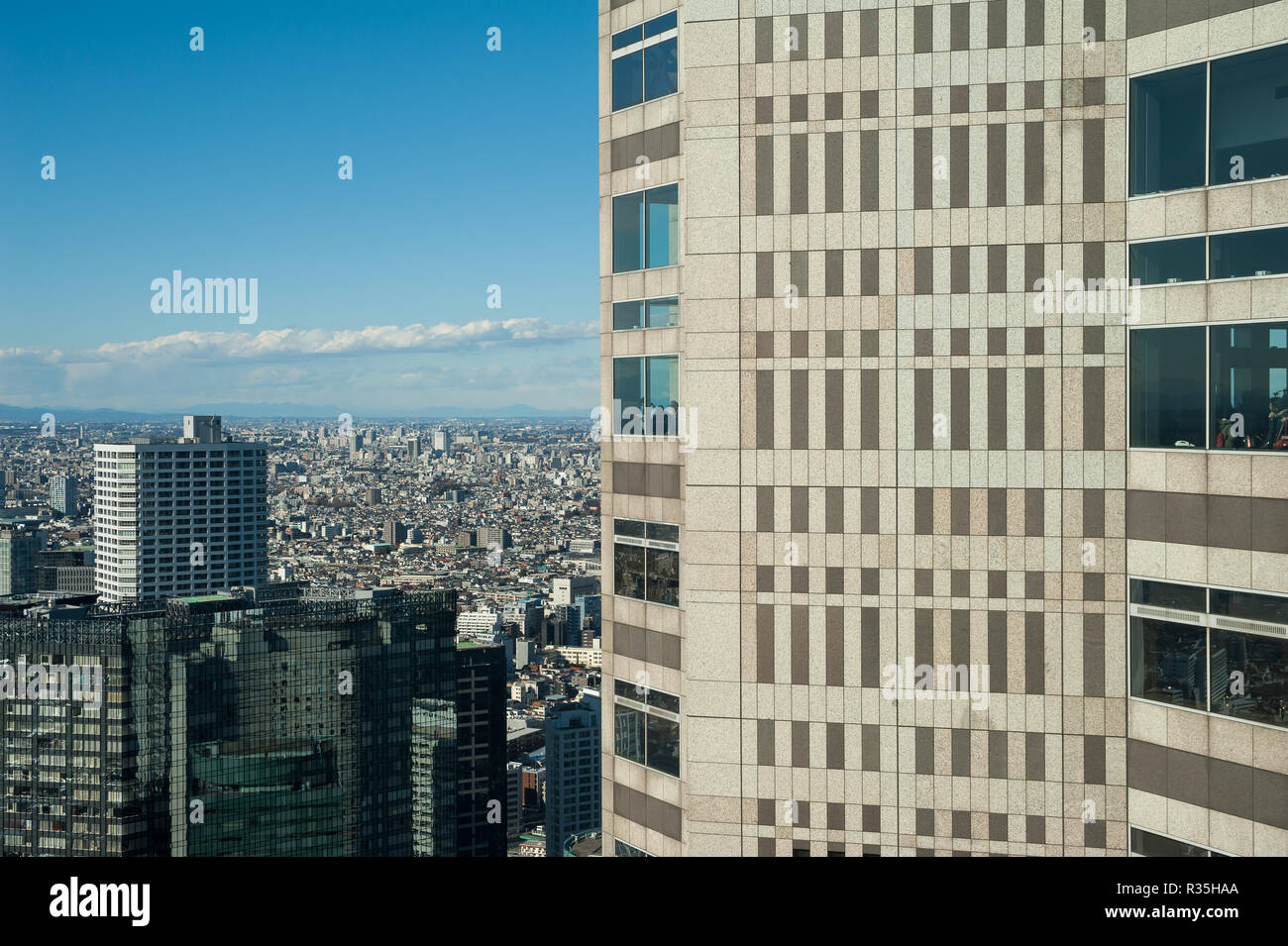 01.01.2018, Tokyo, Japan, Asien - eine Luftaufnahme des endlosen städtischen Skyline der japanischen Hauptstadt Tokio, da es von einer Sternwarte Deck gesehen. Stockfoto