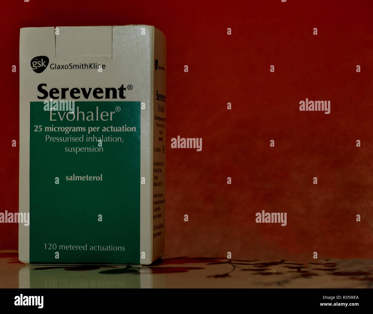 Serevent (r) evohaler Box. Inhalator mit Salmeterol für Asthma und COPD. Langlebig. Stockfoto