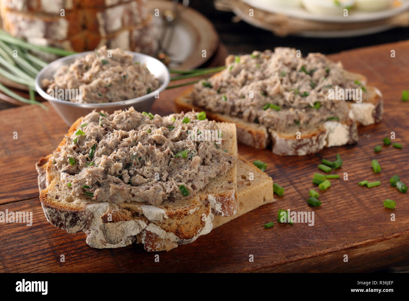 Gesundes Vollkornbrot Sandwich mit Thunfisch einfügen Stockfoto