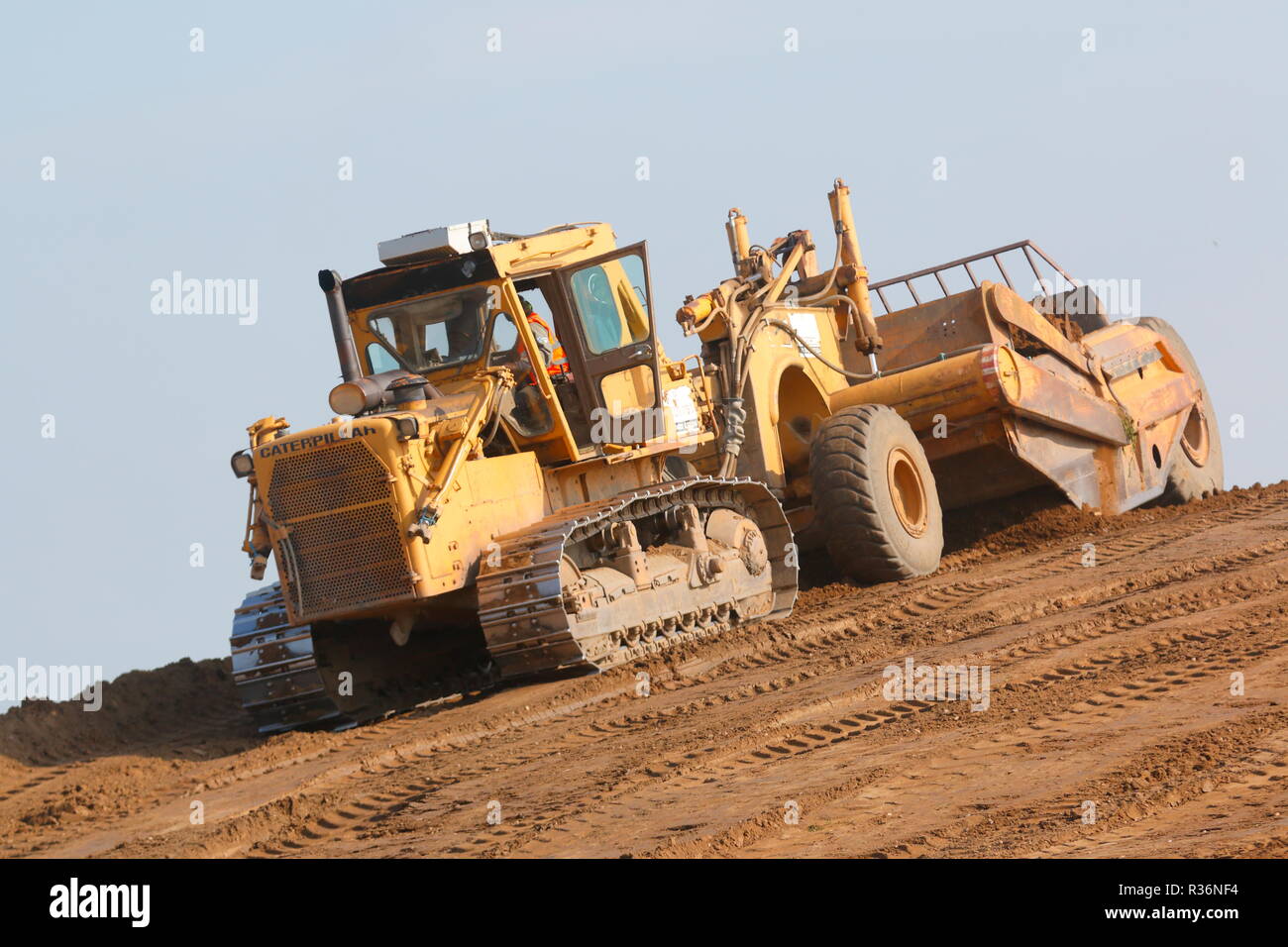 R Billings motor Abstreifer Arbeiten am Bau von Iport in Doncaster, South Yorkshire Stockfoto