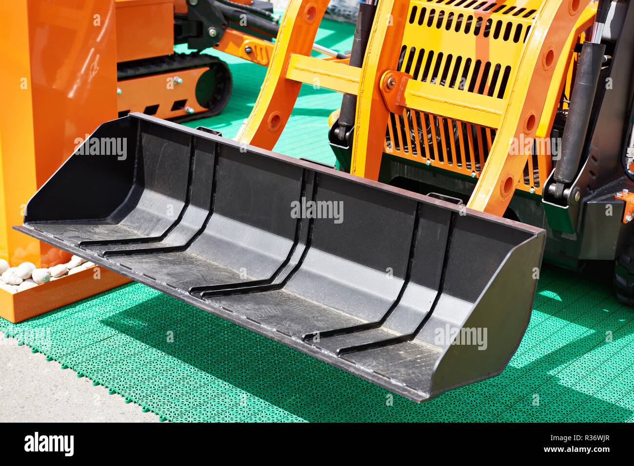 Eimer neue Mini Loader auf dem Messegelände Stockfoto