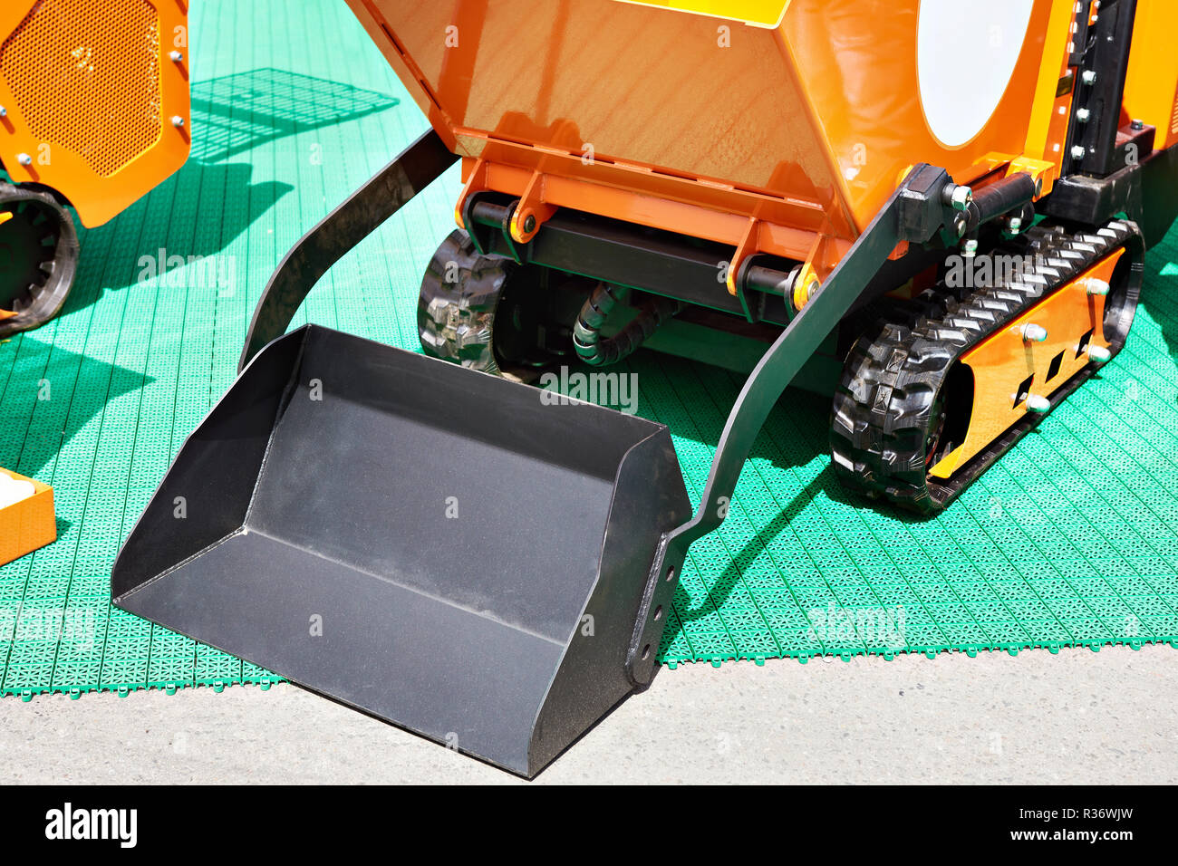 Crawler mini Traktor mit Lader Stockfoto