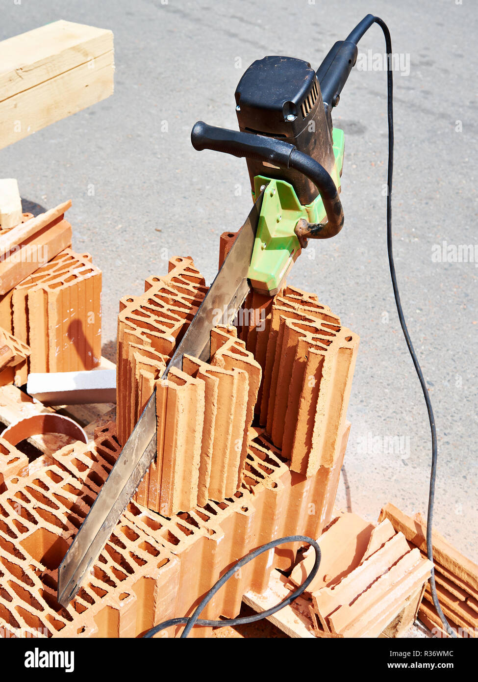Elektrische Säge für Ziegel und Beton Stockfoto