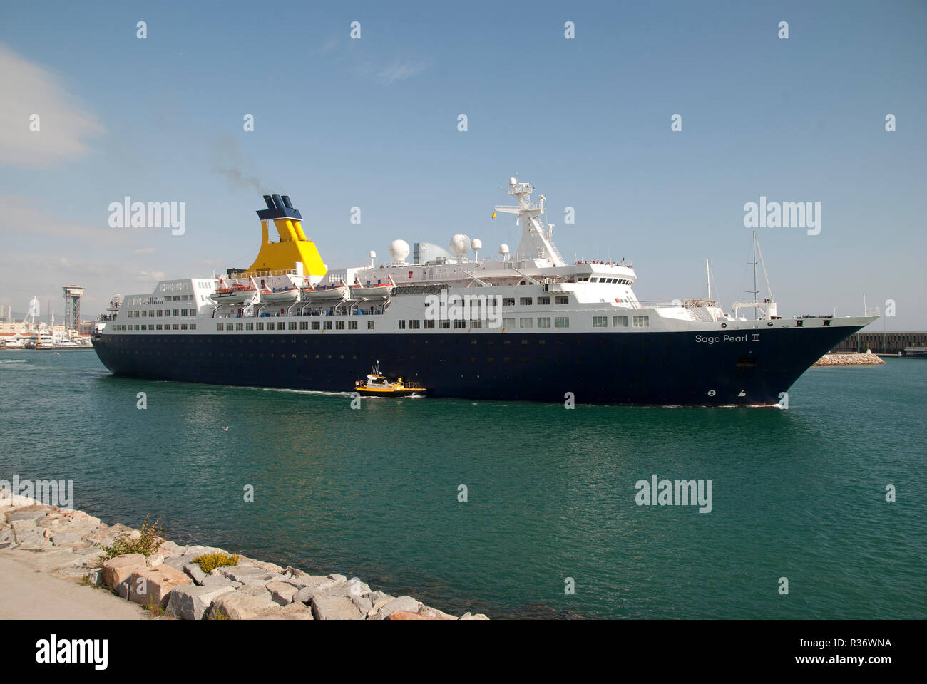 Saga Pearl II Kreuzfahrtschiff der Firma SAGA Auslaufen aus dem Hafen von Barcelona. Oktober 19, 2018. Stockfoto