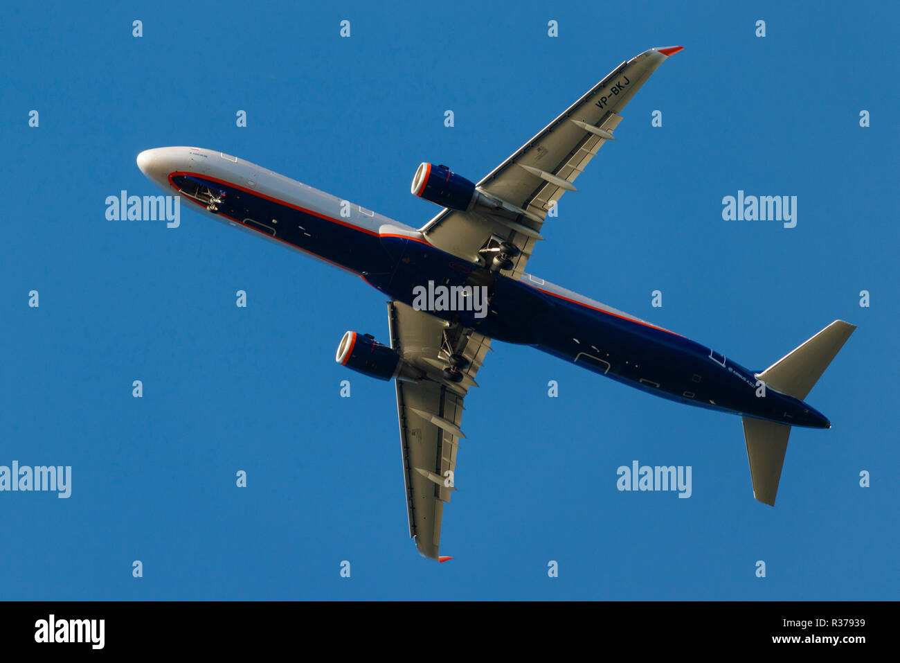 Eine Aeroflot - Russian Airlines Airbus A 321-200, VP - BKJ, auf dem Weg zum Flughafen in Moskau, Russland. Stockfoto