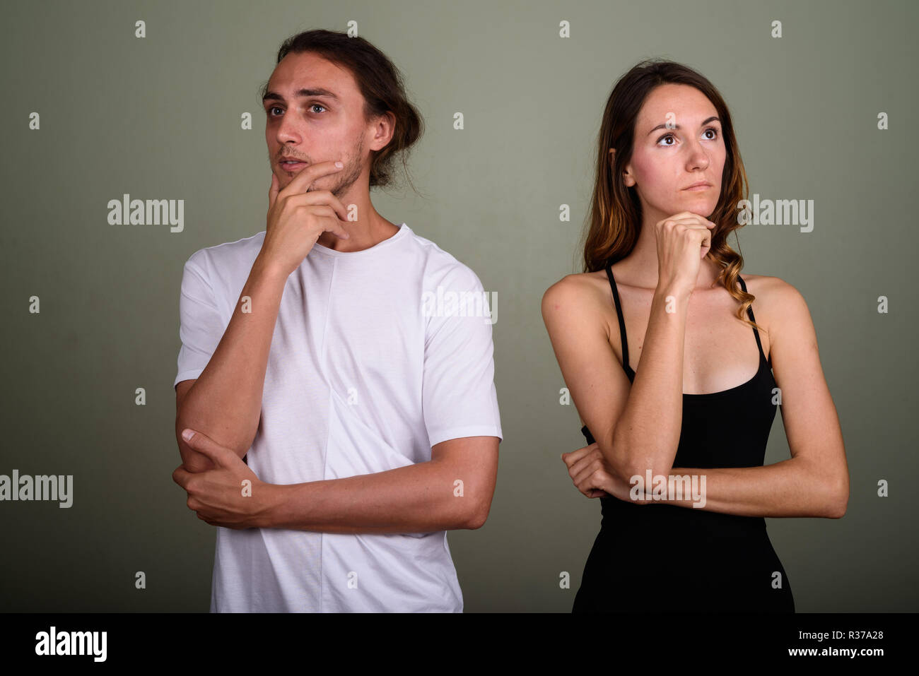 Jungen gutaussehenden Mann und junge schöne Frau gemeinsam gegen Co Stockfoto