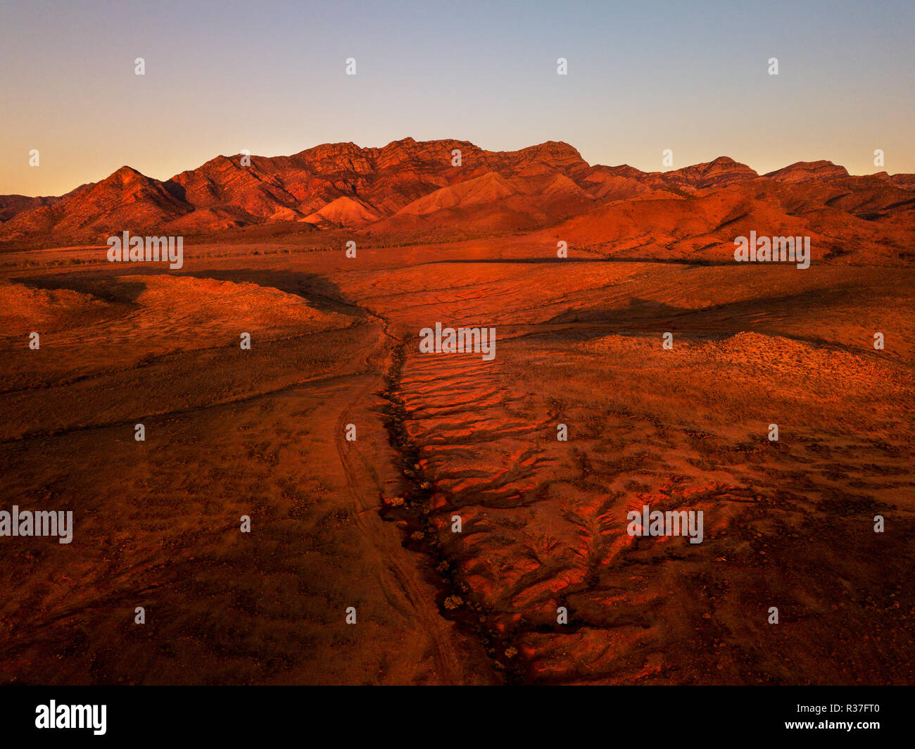 Wilpena Pound im letzten Licht des Tages. Stockfoto