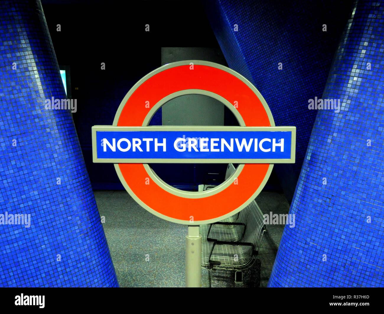 Schild an der U-Bahnstation North Greenwich, London, UK. Stockfoto
