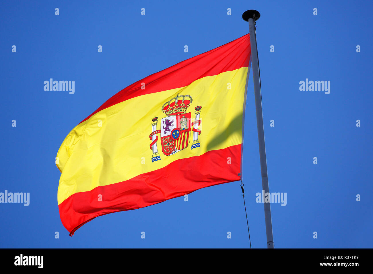 Flagge Spanien Weht Im Wind Sevilla Andalusien Spanien Stockfotografie Alamy
