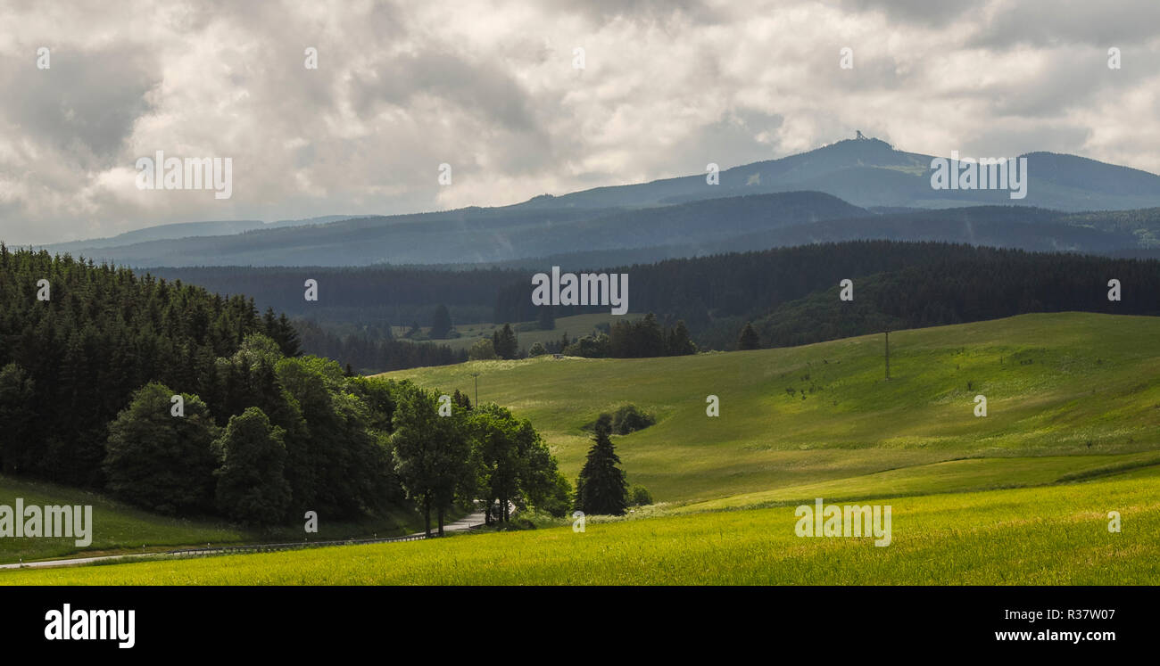 Mit Blick auf den Wurmberg mit wurmbergschanze (im Licht) Stockfoto