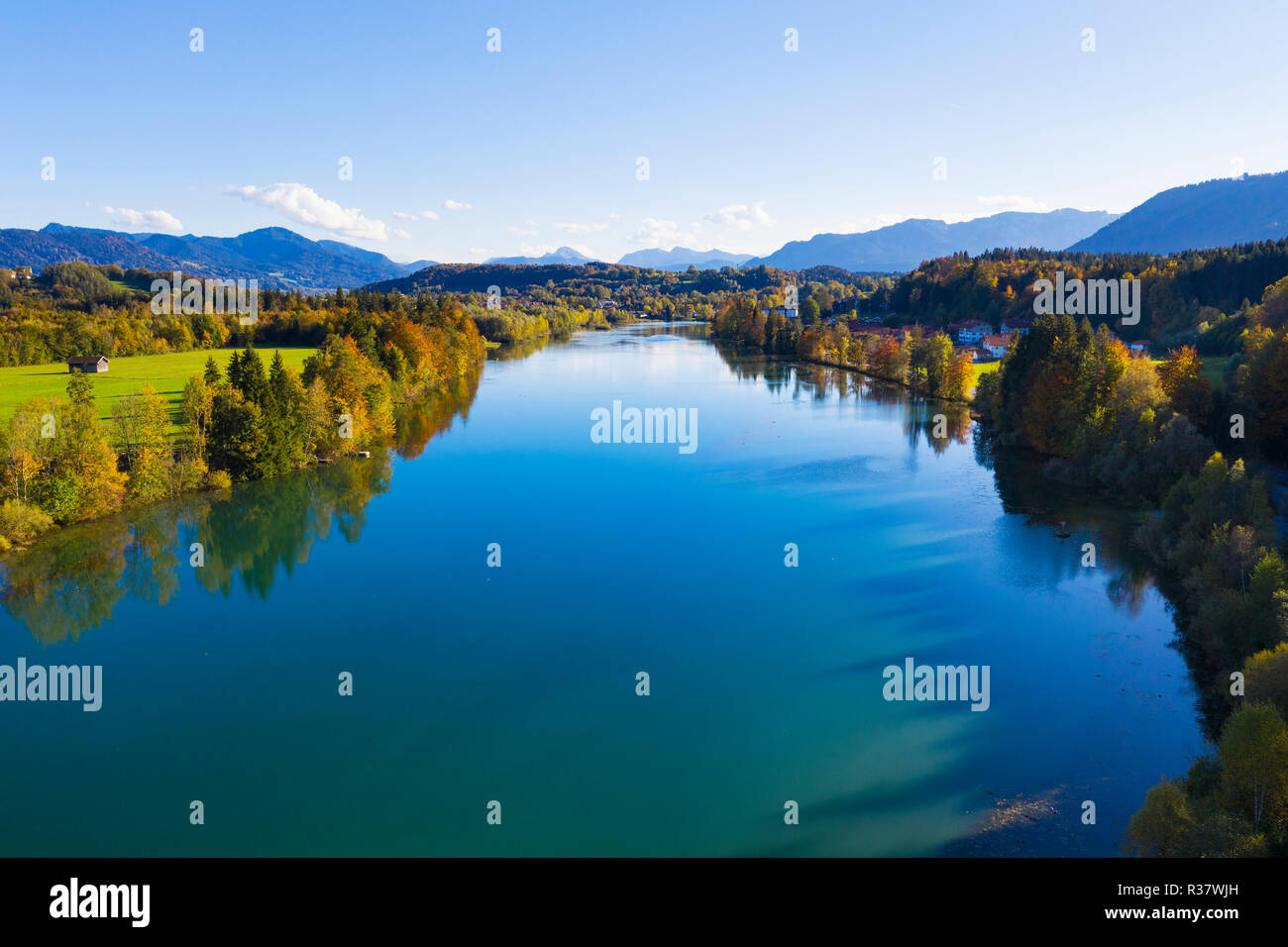 Isar Isar Stausee, Stausee in der Nähe von Bad Tölz, Drone, Isarwinkel, Ausläufer der Alpen, Oberbayern, Bayern, Deutschland Stockfoto