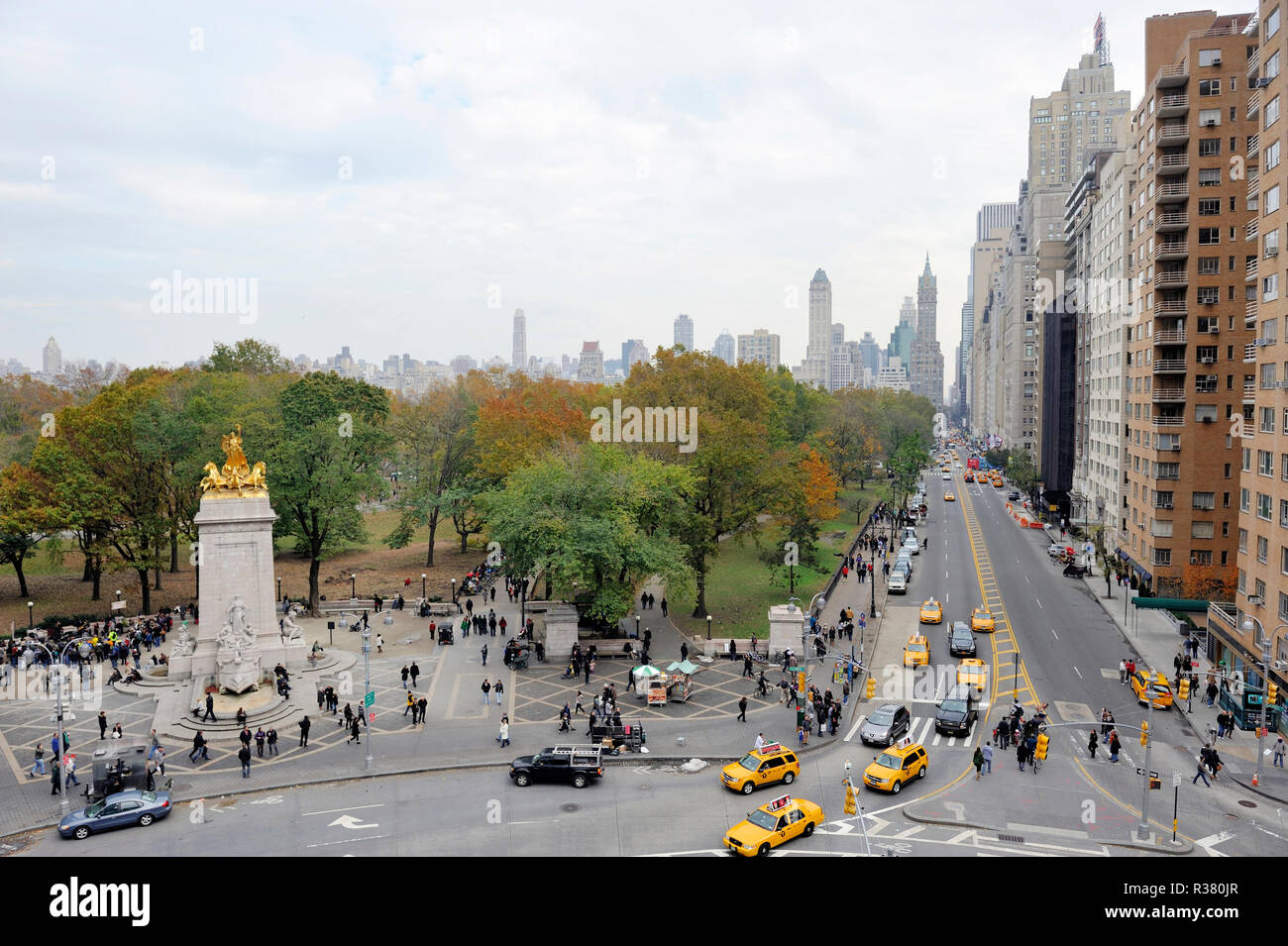 New York, USA - November 10,2012: West 59 th Street von Columbus Statue am Columbus Circle in Manhattan, New York gesehen Stockfoto