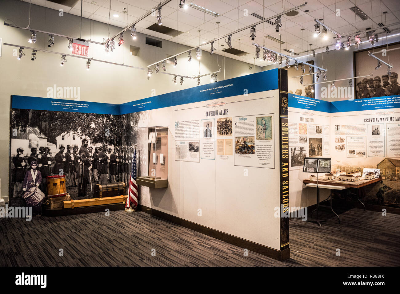 African American Civil war Museum Exhibit Washington DC // WASHINGTON DC – das African American Civil war Museum befindet sich im Stadtteil U Street im Nordwesten von Washington DC und erzählt die Geschichten der farbigen US-Truppen, die im Amerikanischen Bürgerkrieg kämpften. Das Museum befindet sich gegenüber vom African American Civil war Memorial, das den Dienst der afroamerikanischen Soldaten in der Union Army ehrt. Stockfoto