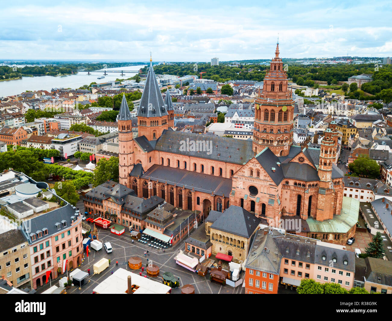 Mainzer Dom Antenne Panoramablick, auf dem Marktplatz der Stadt Mainz