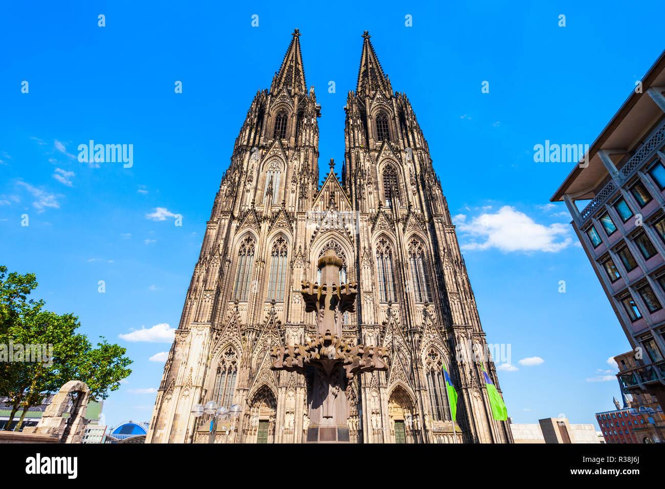 Der Kölner Dom ist die größte katholische Kirche in Köln Stadt in ...