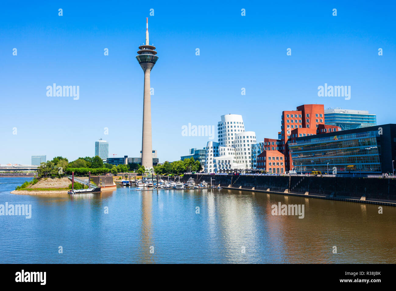 Rheinturm und Medienhafen in Düsseldorf Stadt in Deutschland Stockfoto