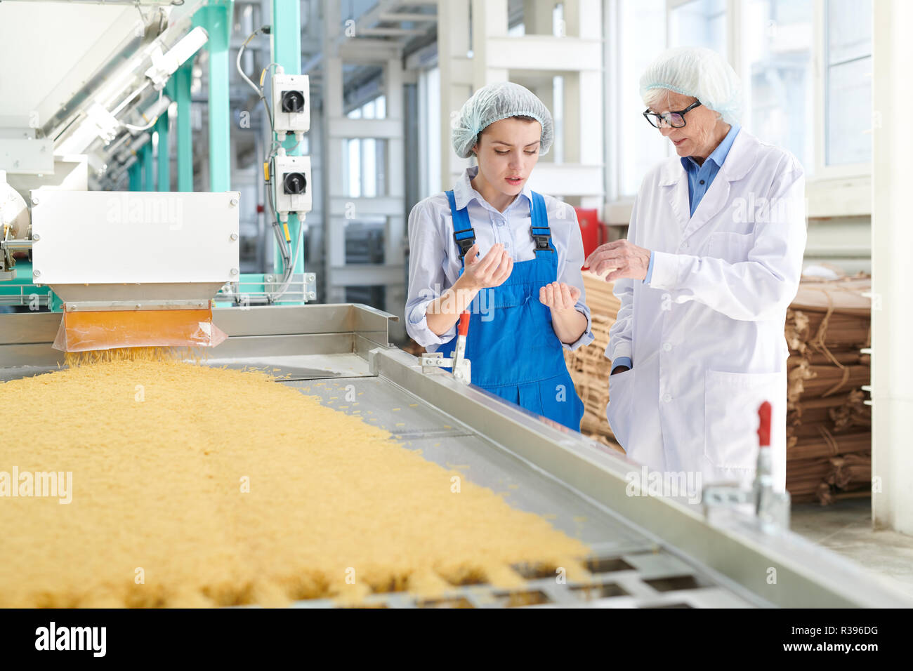 Ältere Frau Verwaltung Trainee Stockfoto