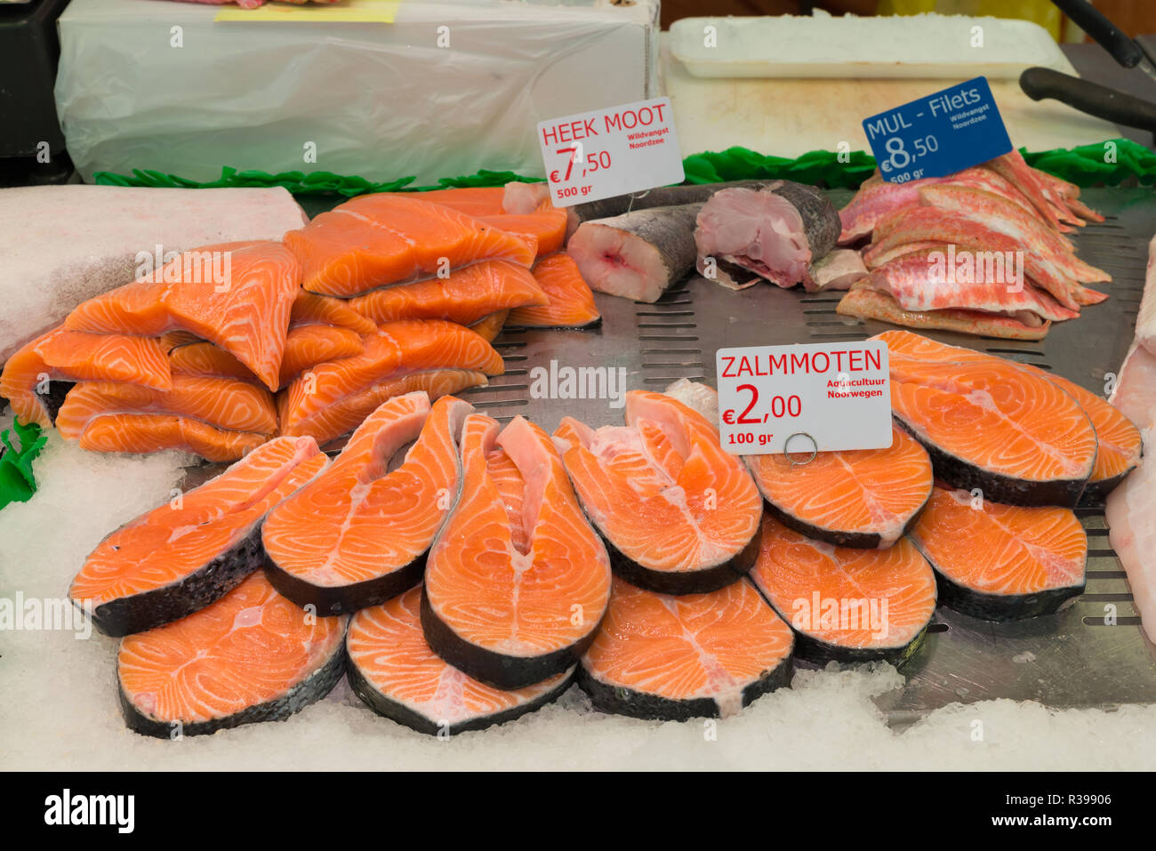 Lachs Rot Fisch Steak auf dem Fischmarkt in Amsterdam, Niederlande ...