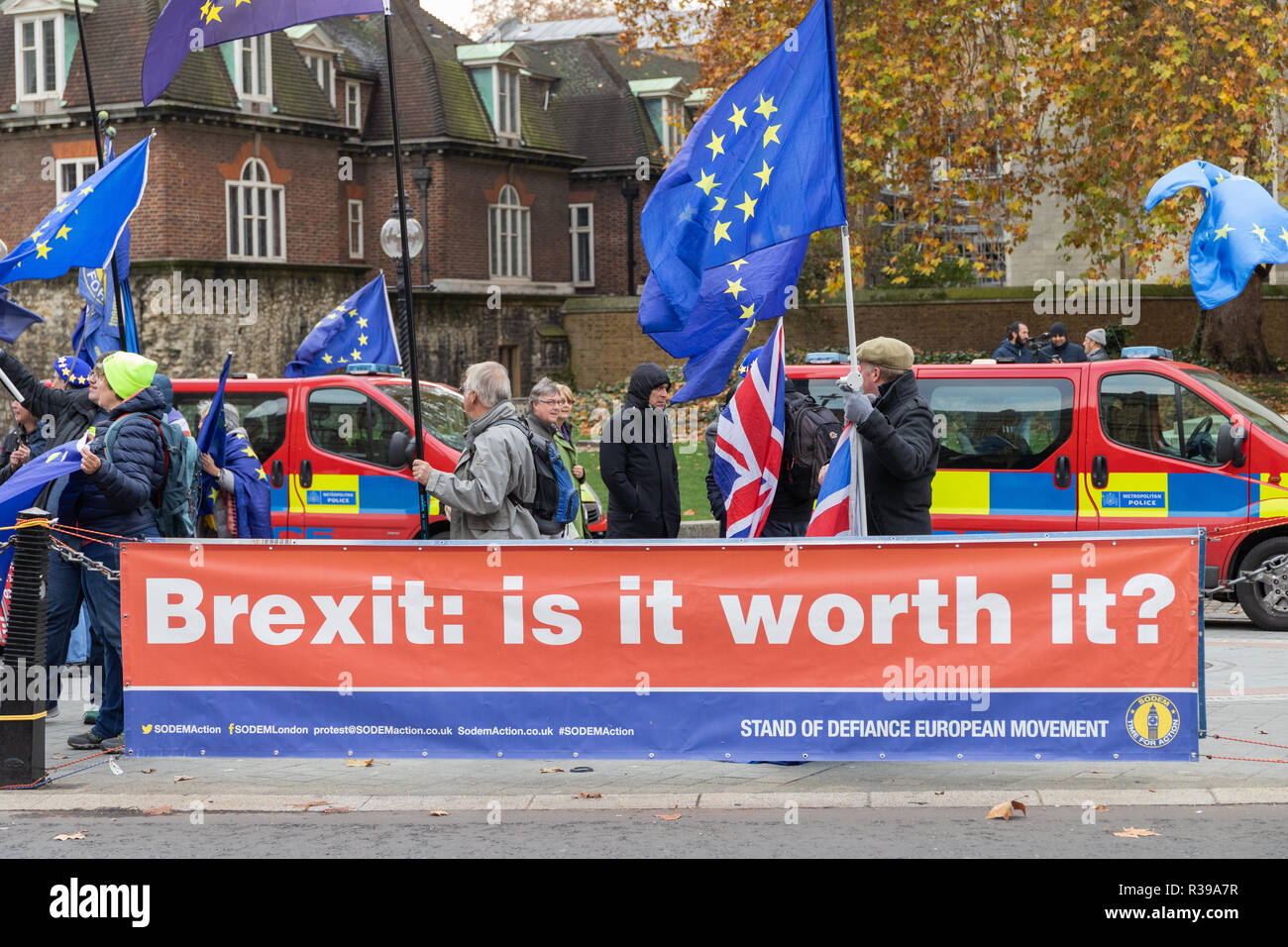London, Großbritannien, 21. November 2018. Stand der Missachtung der Europäischen Bewegung (SODEM) Brexit Protest außerhalb der Häuser des Parlaments in London. Credit: Andy Morton/Alamy leben Nachrichten Stockfoto