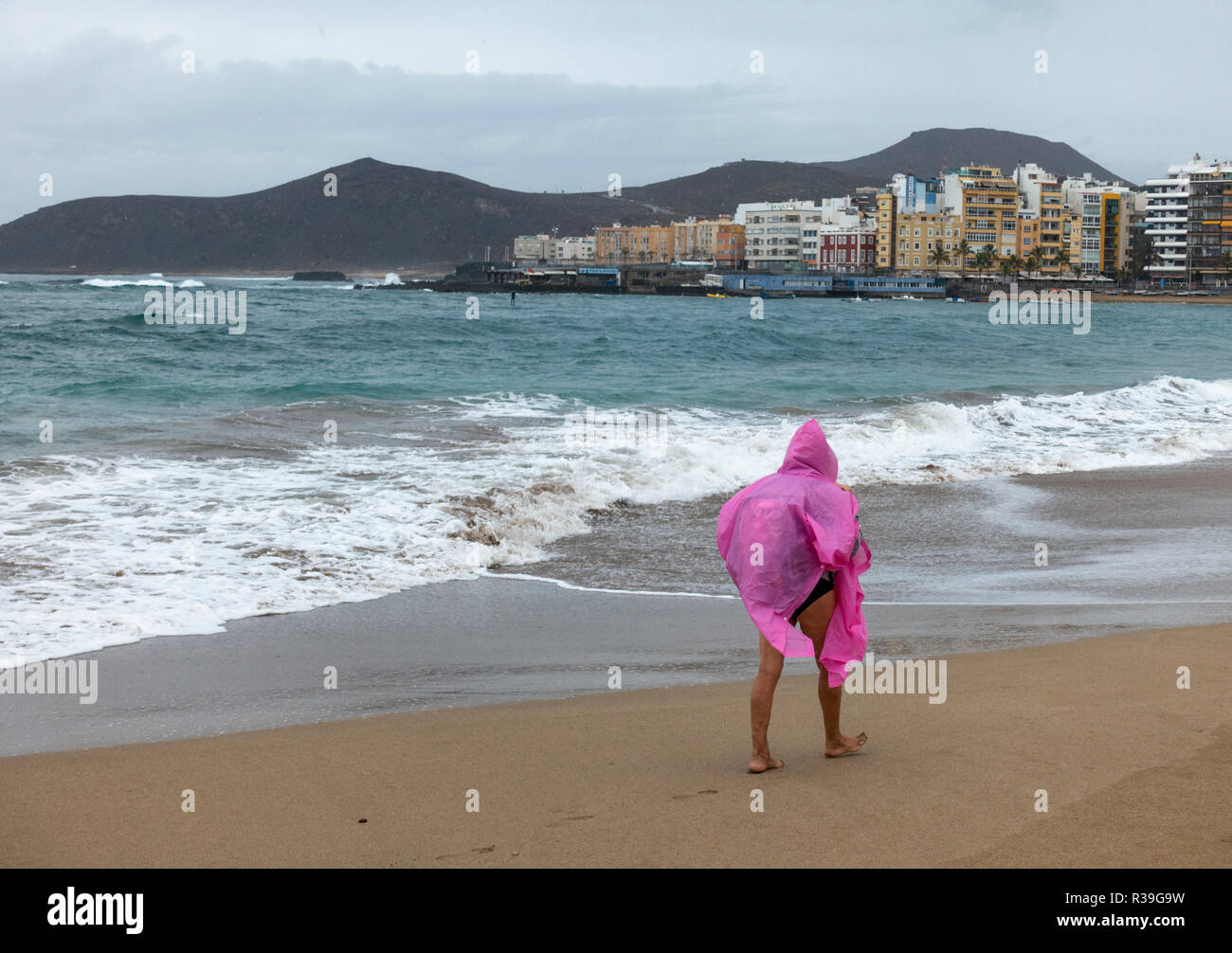 Las Palmas, Gran Canaria, Kanarische Inseln, Spanien. 22. November 2018.  Wetter: Urlauber hoffen zu entfliehen Sie dem BRITISCHEN eisigen Wetter  enttäuscht sein werden, wenn Sie auf den Kanarischen Inseln, einem  beliebten Winter