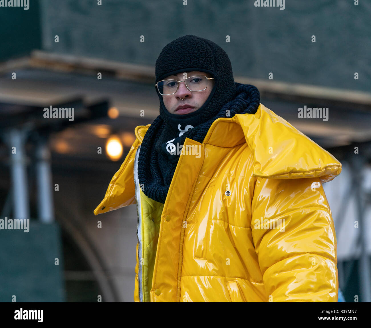 New York, NY - 22. November 2018: Schlechte Bunny Rides die 92. jährliche Thanksgiving Day Parade von Macy's anzusehen Treiben in den Straßen von Manhattan im kalten Wetter Credit: Lev radin/Alamy leben Nachrichten Stockfoto
