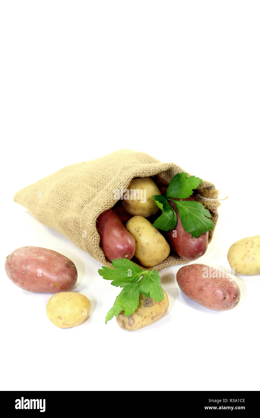 Bunte Kartoffeln In Sack Stockfotografie Alamy