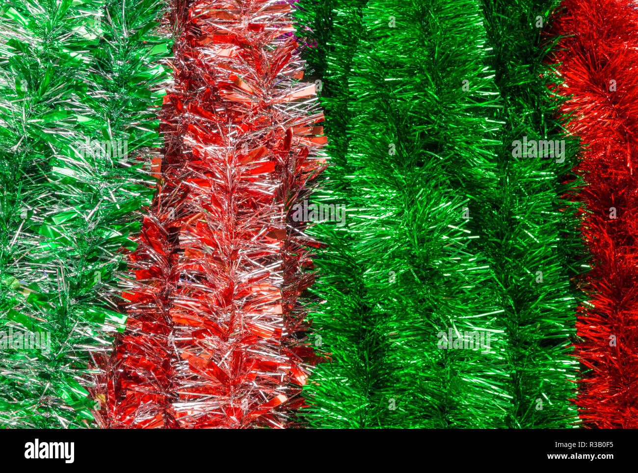Rote und Grüne Weihnachten Lametta detail Stockfoto
