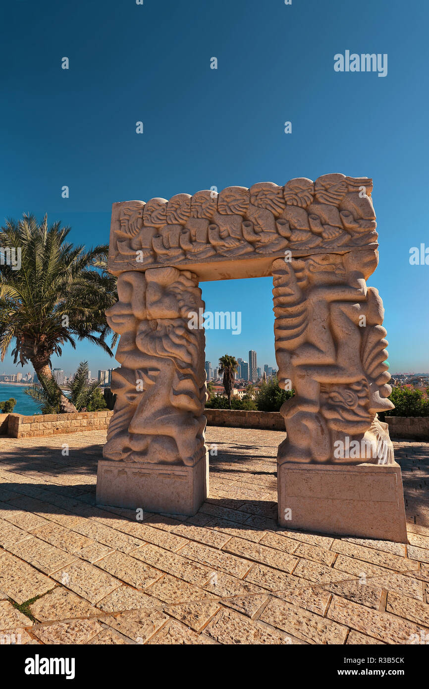 Tel Aviv-Jaffa, Israel, Oktober 2017. Statue des Glaubens oder Tor des Glaubens an Abrasha Park in der Altstadt von Jaffa. Stockfoto