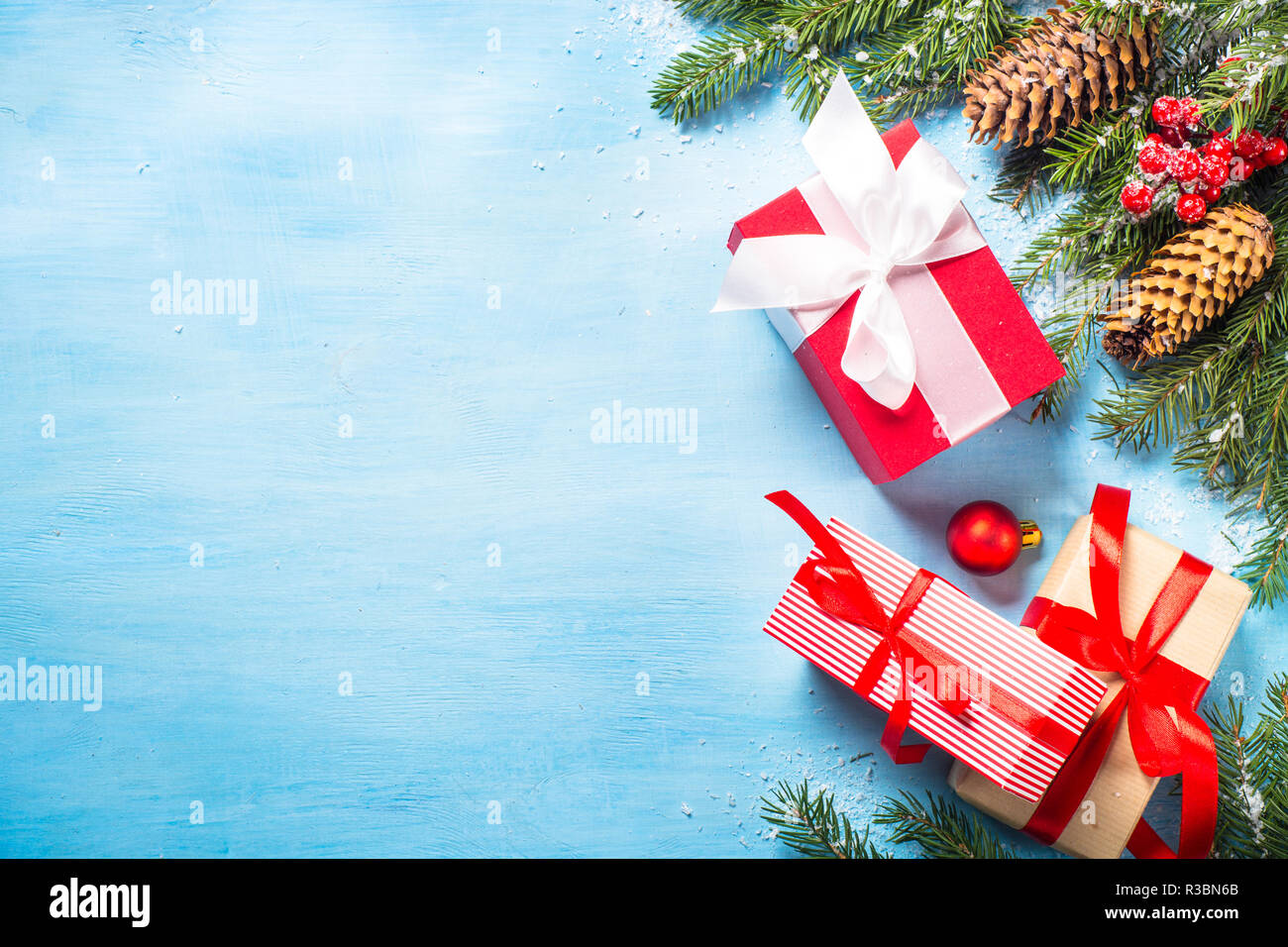 Weihnachten Hintergrund auf Blau. Stockfoto