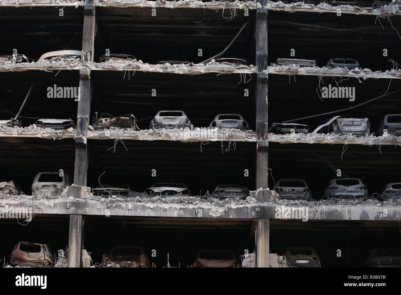 Am Mittwoch begannen die Arbeiten zum Abriss des mehrstöckigen Liverpool Waterfront Car Park in der Nähe der Echo Arena, der am Silvesterabend 2017 durch einen Brand zerstört wurde. Stockfoto