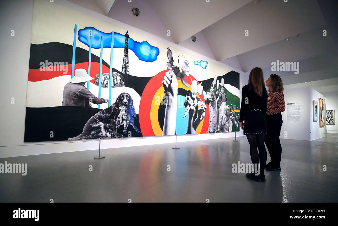 Galerie Assistenten Blick in die neue Ausstellung von Französischen kubistischen Künstler Fernand Leger: Neue Zeiten Neue Freuden, in der Tate Liverpool. Stockfoto