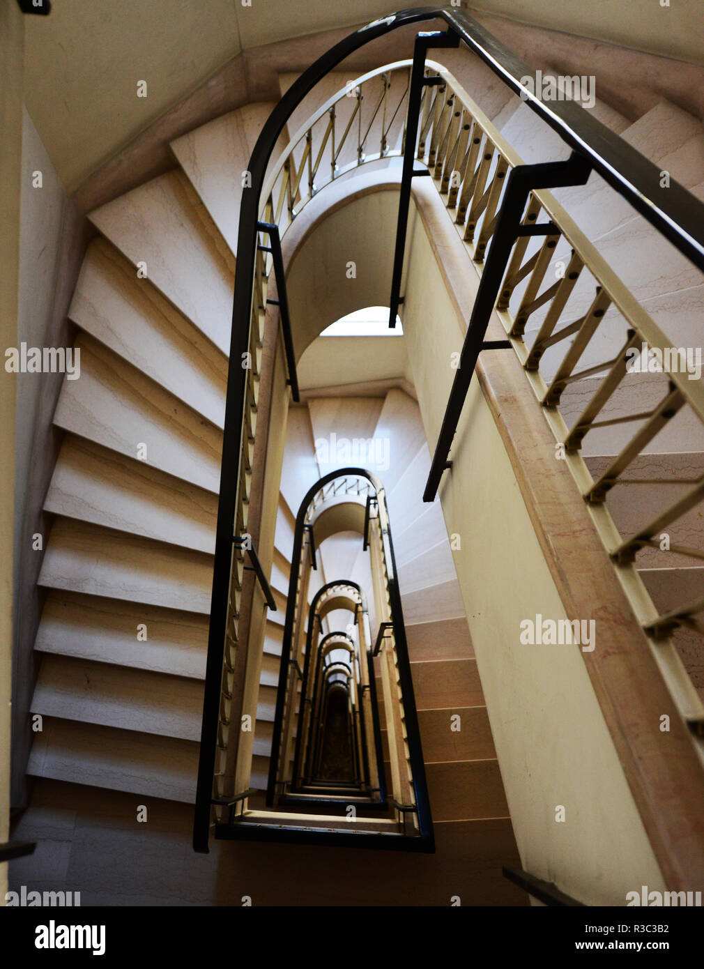 Eine Spirale Treppenhaus. Stockfoto