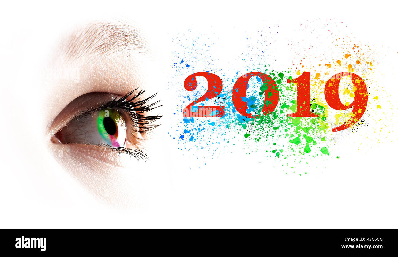 Bunte Regenbogen weibliche Auge und farbigen 2019 Spritzer über Weiß Stockfoto