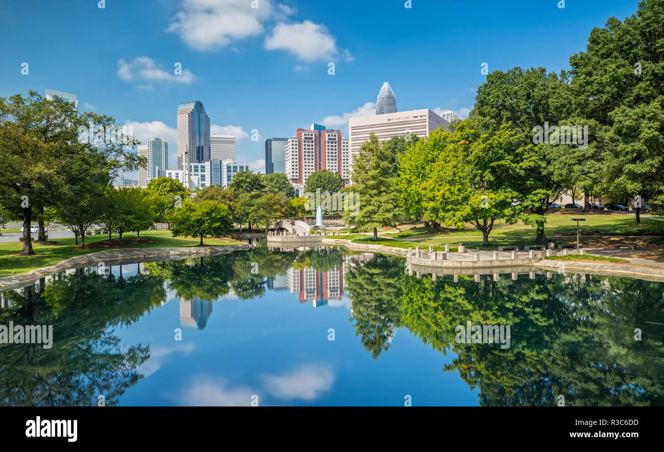 Charlotte, NC-Skyline von Marshall Park Stockfoto