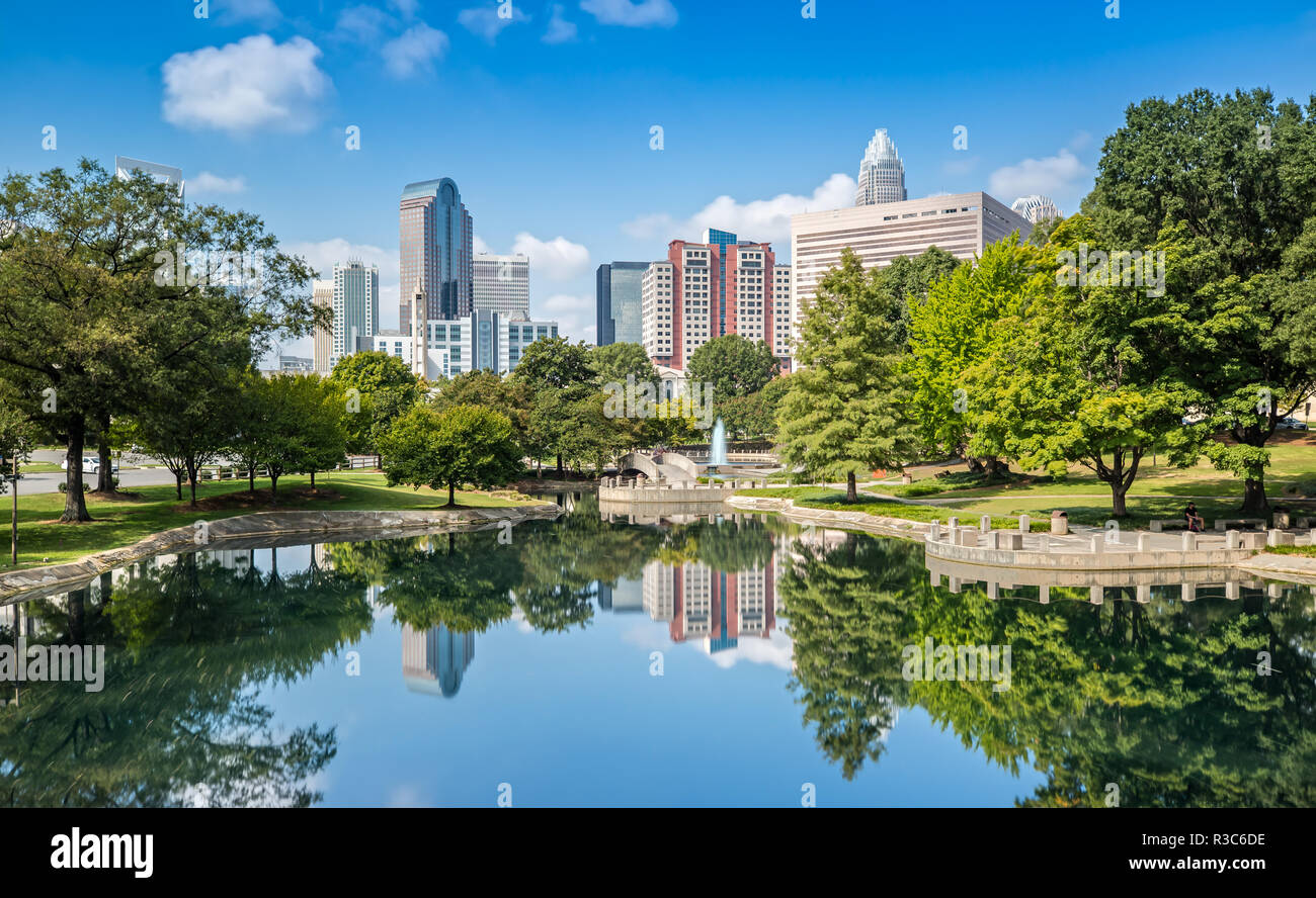 Charlotte, NC-Skyline von Marshall Park Stockfoto
