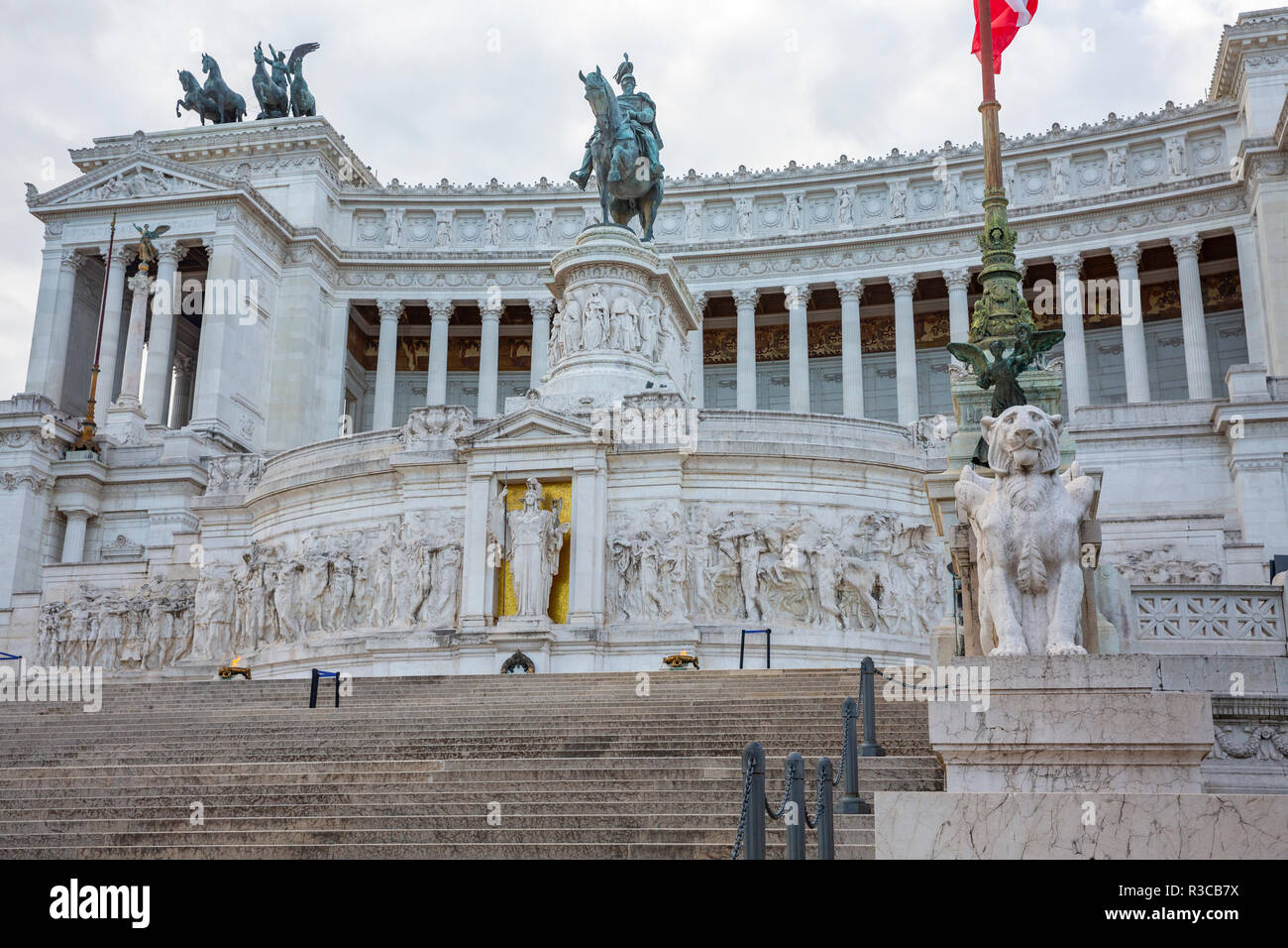 Die Vittorio Emanuele II-Denkmal, das auch als Altare della Patria im Stadtzentrum von Rom, Latium, Italien bekannt Stockfoto