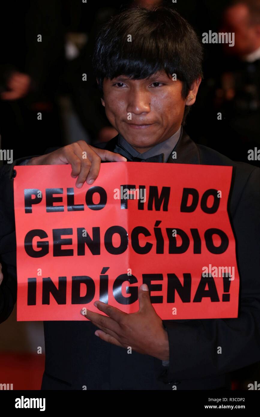 CANNES, Frankreich - 16. MAI 2018: die Darsteller des Films "Die Toten und die anderen 'auf dem roten Teppich für die "ogman "Screening auf dem Festival de Cannes. Stockfoto