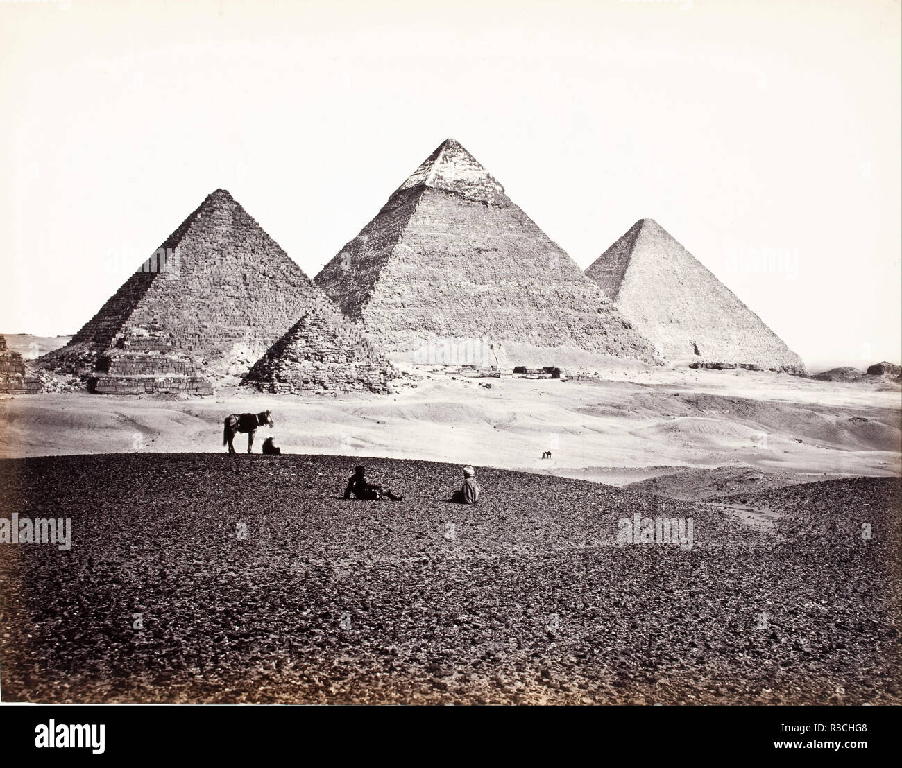 Pyramiden von El-Geezeh (Aus dem Südwesten). Datum/Zeitraum: 1857 Ca., Gedruckt 1865 Ca. Foto. Eiweiß drucken. Höhe: 381 mm (15 in); Breite: 488.90 mm (19.24 in). Autor: Francis Frith. Stockfoto