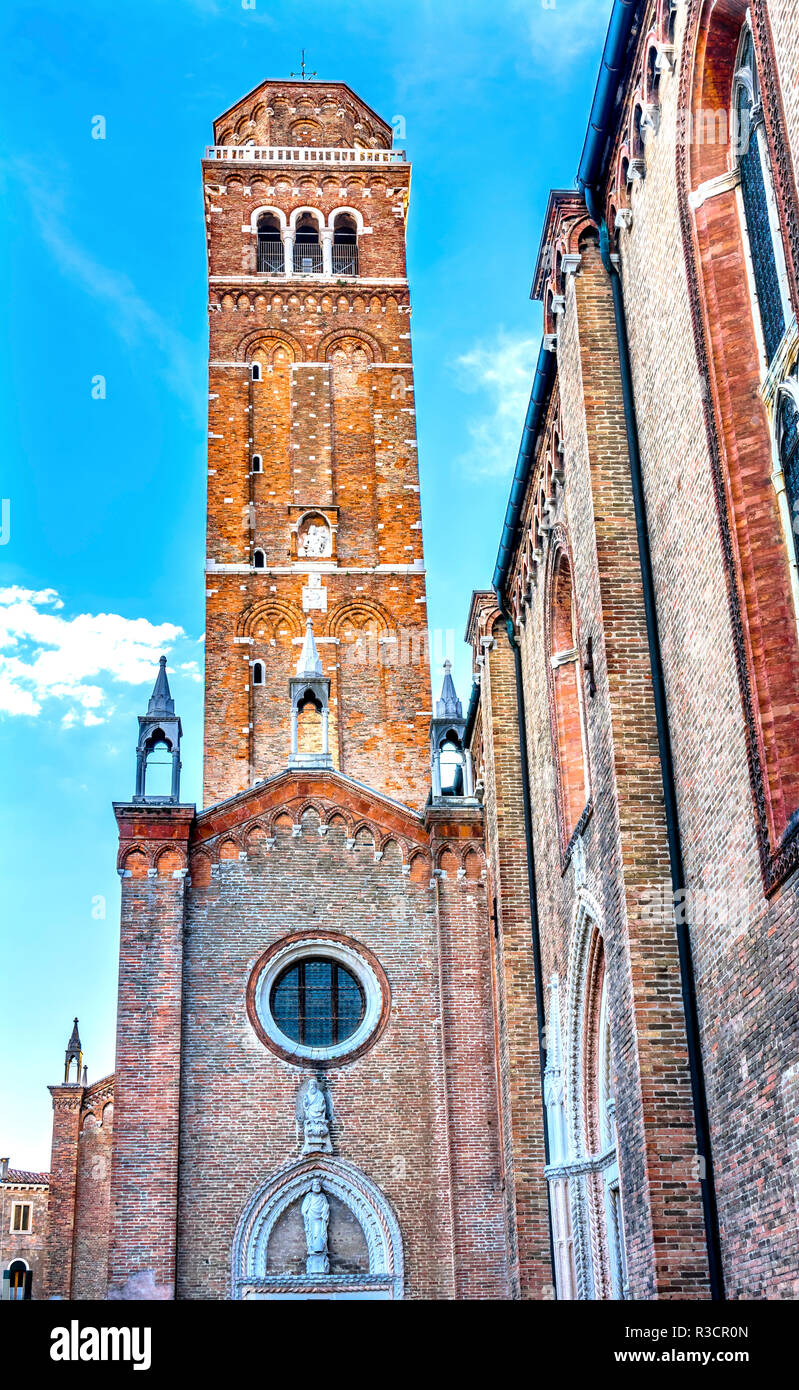 Campanile, Santa Maria Gloriosa dei Frari Kirche, San Polo, Venedig, Italien. Kirche abgeschlossen Mitte 1400. Stockfoto