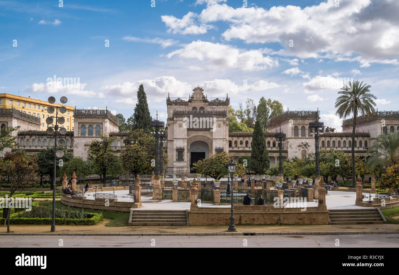 Das archäologische Museum von Sevilla Gebäude, Plaza de America, Parque de Maria Luisa, Sevilla, Andalusien, Spanien Stockfoto