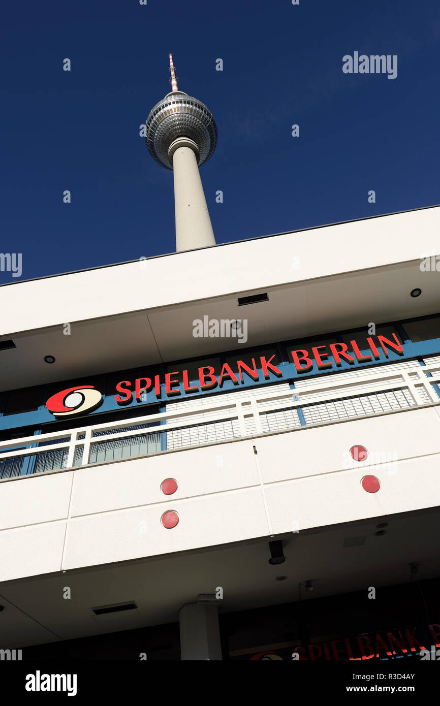 Berlin, Deutschland - die Spielbank Berlin Neben dem Fernsehturm am Alexanderplatz ist ein Casino und Casino Slot Machine arcade Stockfoto