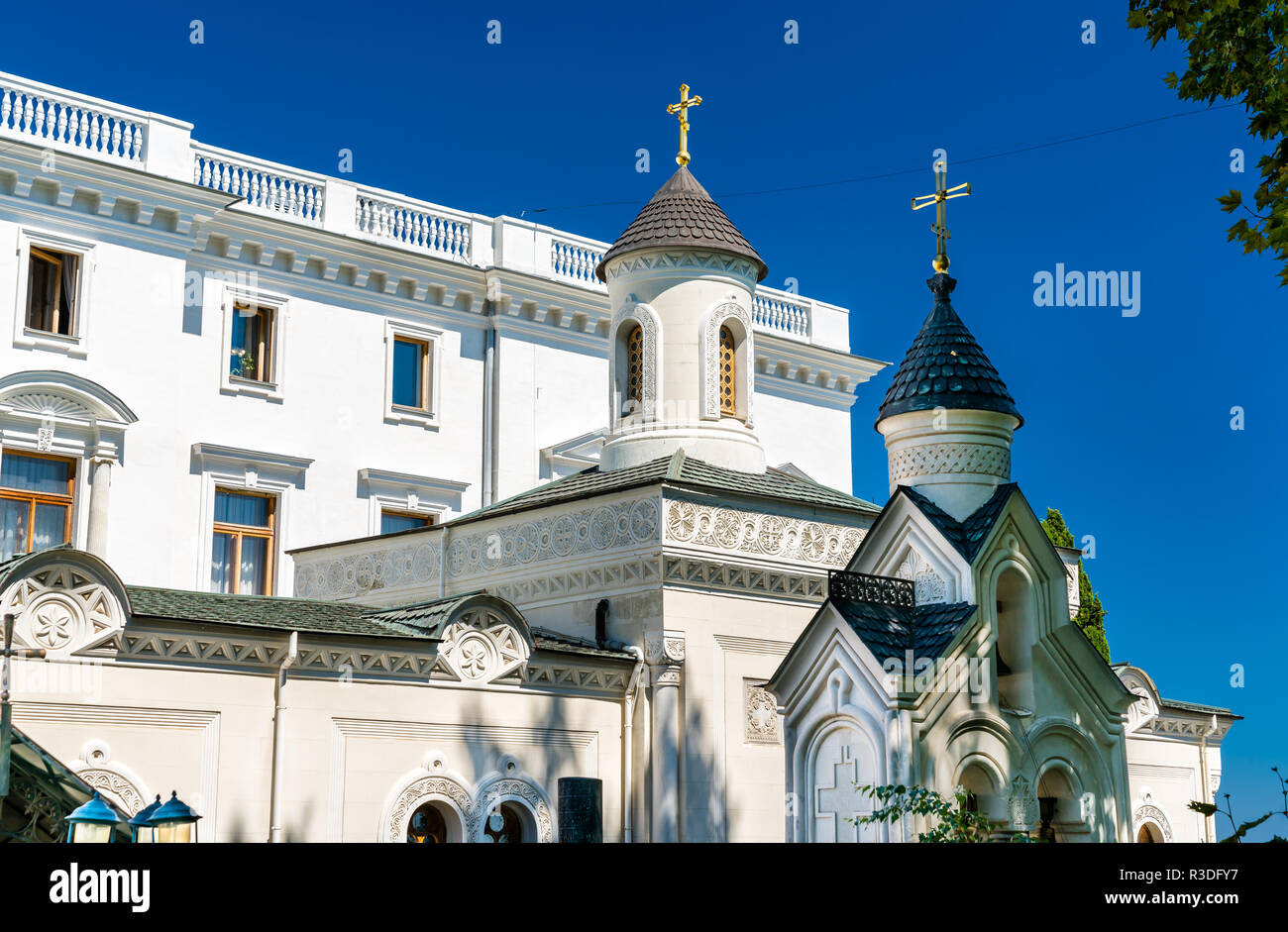 Heilig-kreuz-Kirche an den Liwadia-palast in Jalta, Krim Stockfoto
