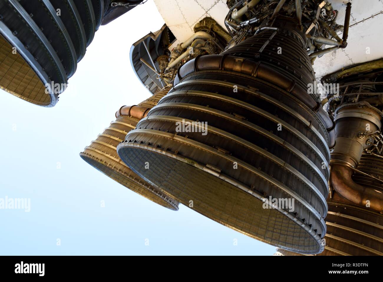 Apollo Saturn V Booster-Rakete mit großem, kraftvollem Flüssigsauerstoff Befeuerte Raketenmotoren Stockfoto